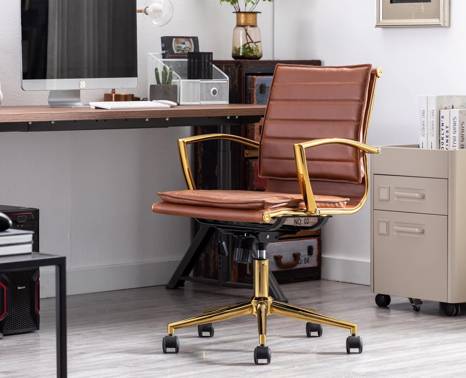 Modern Leather Office Chair Comfortable Home Office Desk Chair with Wheels and Arms Gold Base Conference Chair Ergonomic Computer Task Chair
