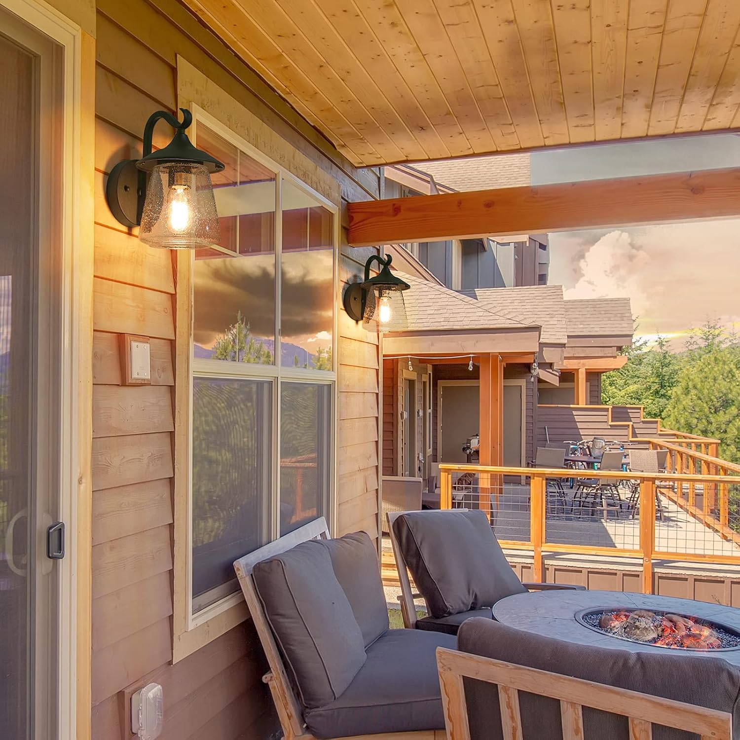 Outdoor Wall Light，Farmhouse Exterior Lantern in Black with Seeded Glass