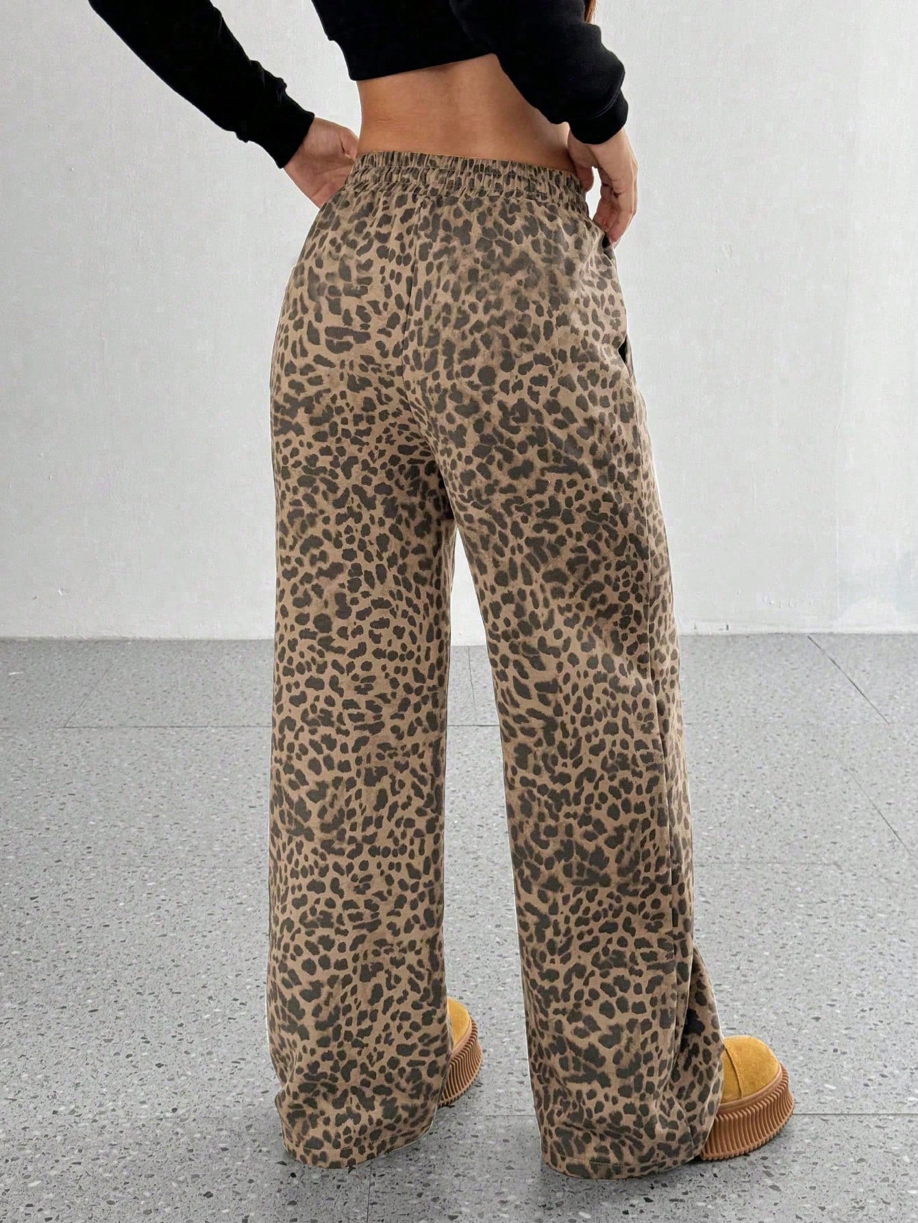 Spodnie damskie z szerokimi nogawkami, wiosennym nadrukiem w panterkę, luźne, ze ściągaczem w pasie