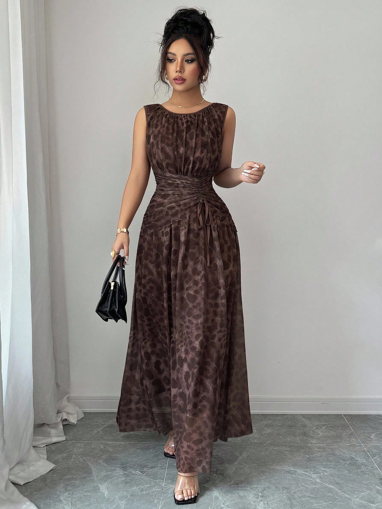 Elegancka i świeża, kwiatowa siateczka w kolorze morelowym, z okrągłym dekoltem i ściągaczem w kształcie litery A, długa sukienka bez rękawów dla kobiet