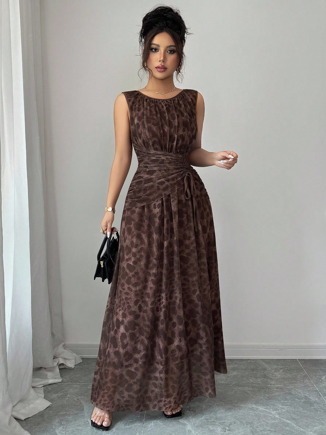 Elegancka i świeża, kwiatowa siateczka w kolorze morelowym, z okrągłym dekoltem i ściągaczem w kształcie litery A, długa sukienka bez rękawów dla kobiet