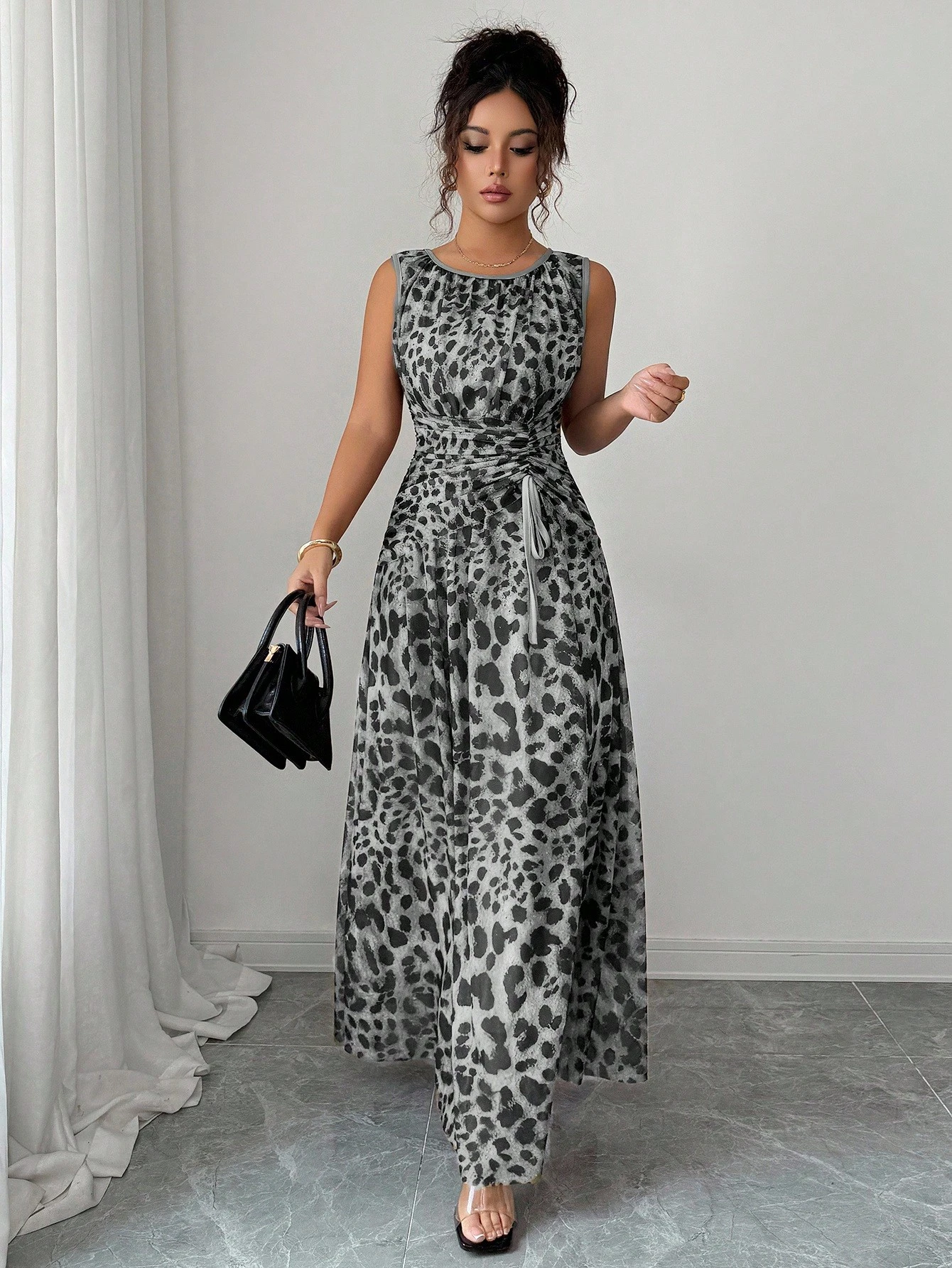 Elegancka i świeża, kwiatowa siateczka w kolorze morelowym, z okrągłym dekoltem i ściągaczem w kształcie litery A, długa sukienka bez rękawów dla kobiet