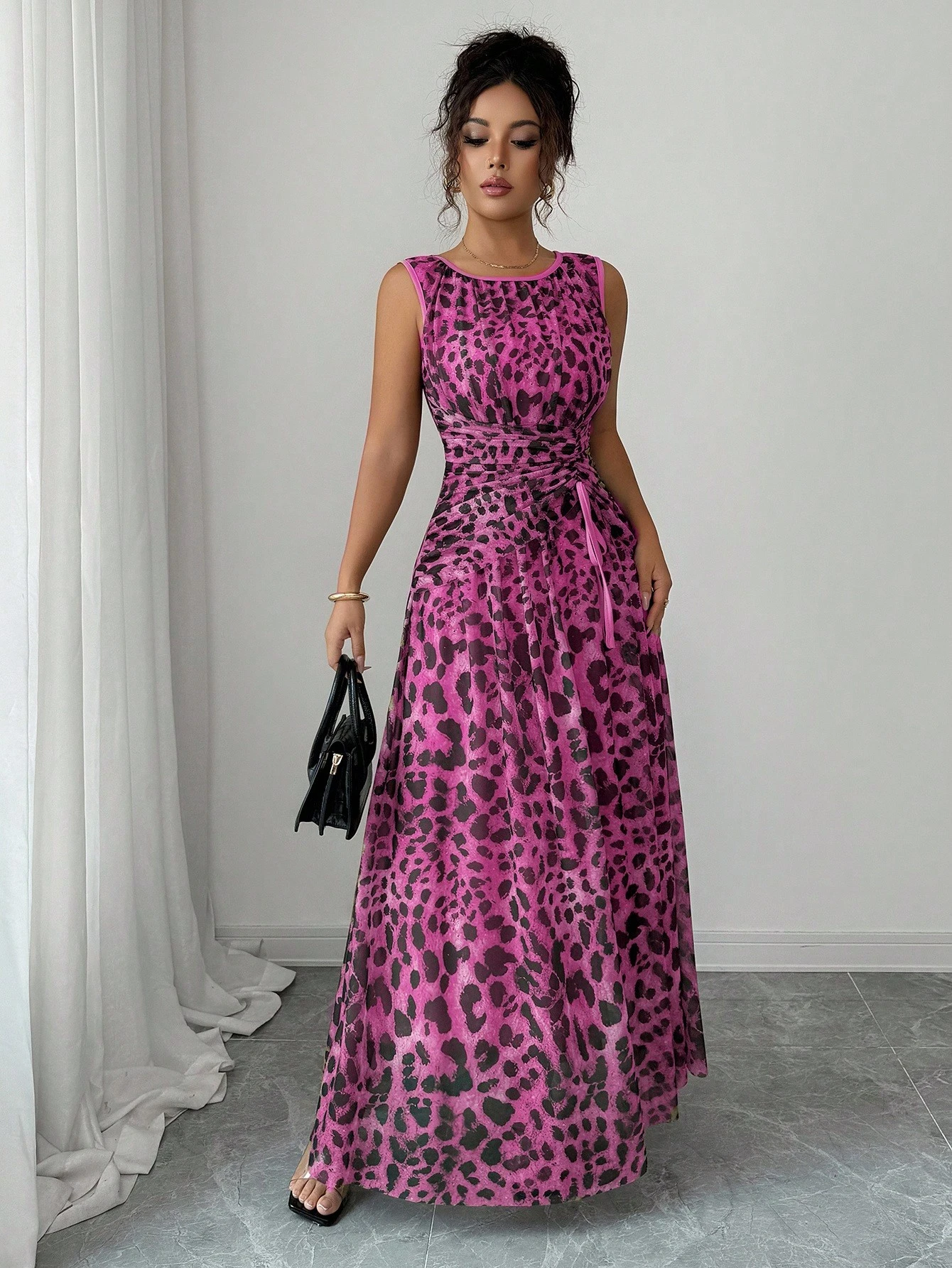 Elegancka i świeża, kwiatowa siateczka w kolorze morelowym, z okrągłym dekoltem i ściągaczem w kształcie litery A, długa sukienka bez rękawów dla kobiet