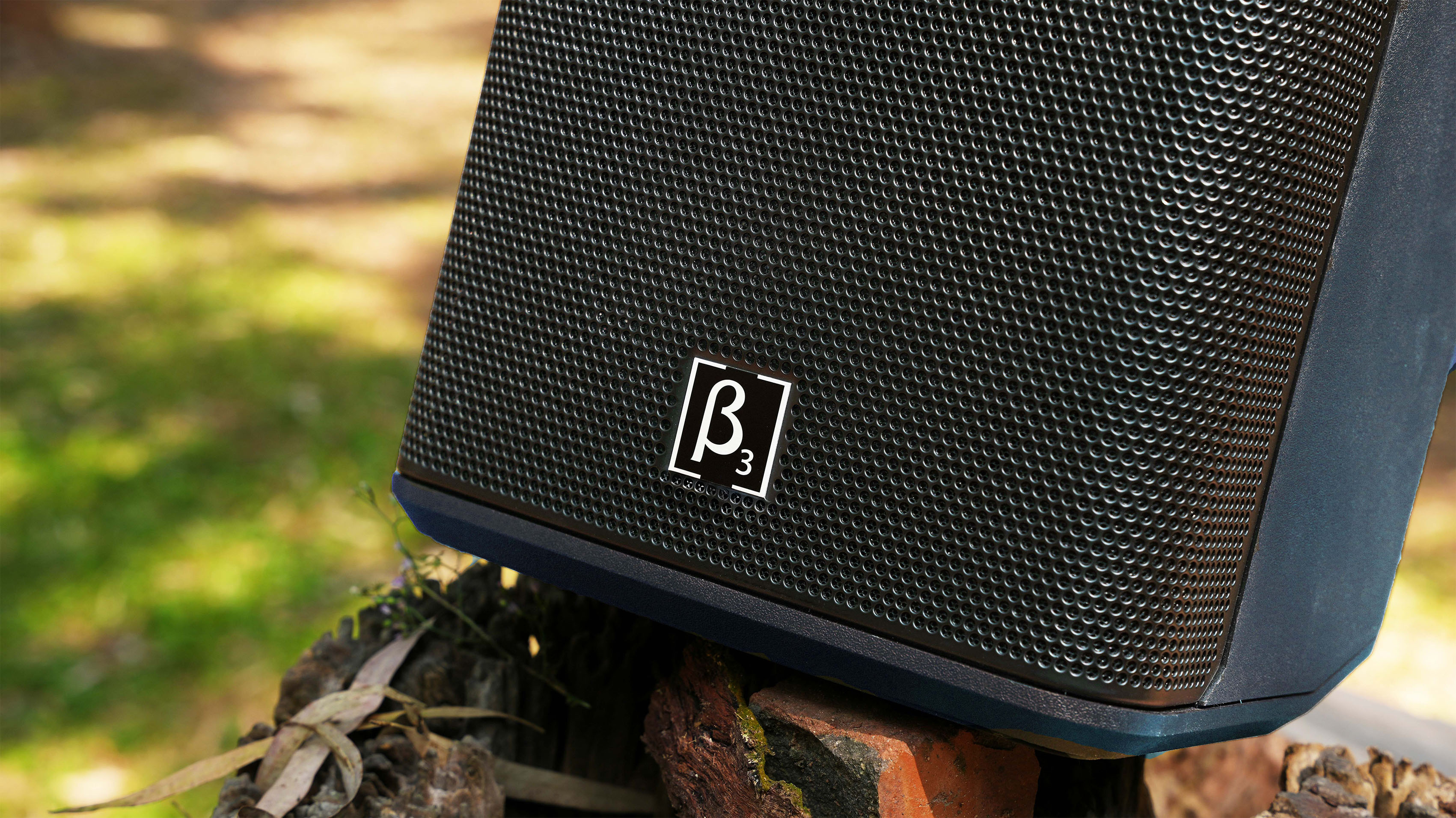 {"default":"Betathree MB3 used for outdoor camping"}
