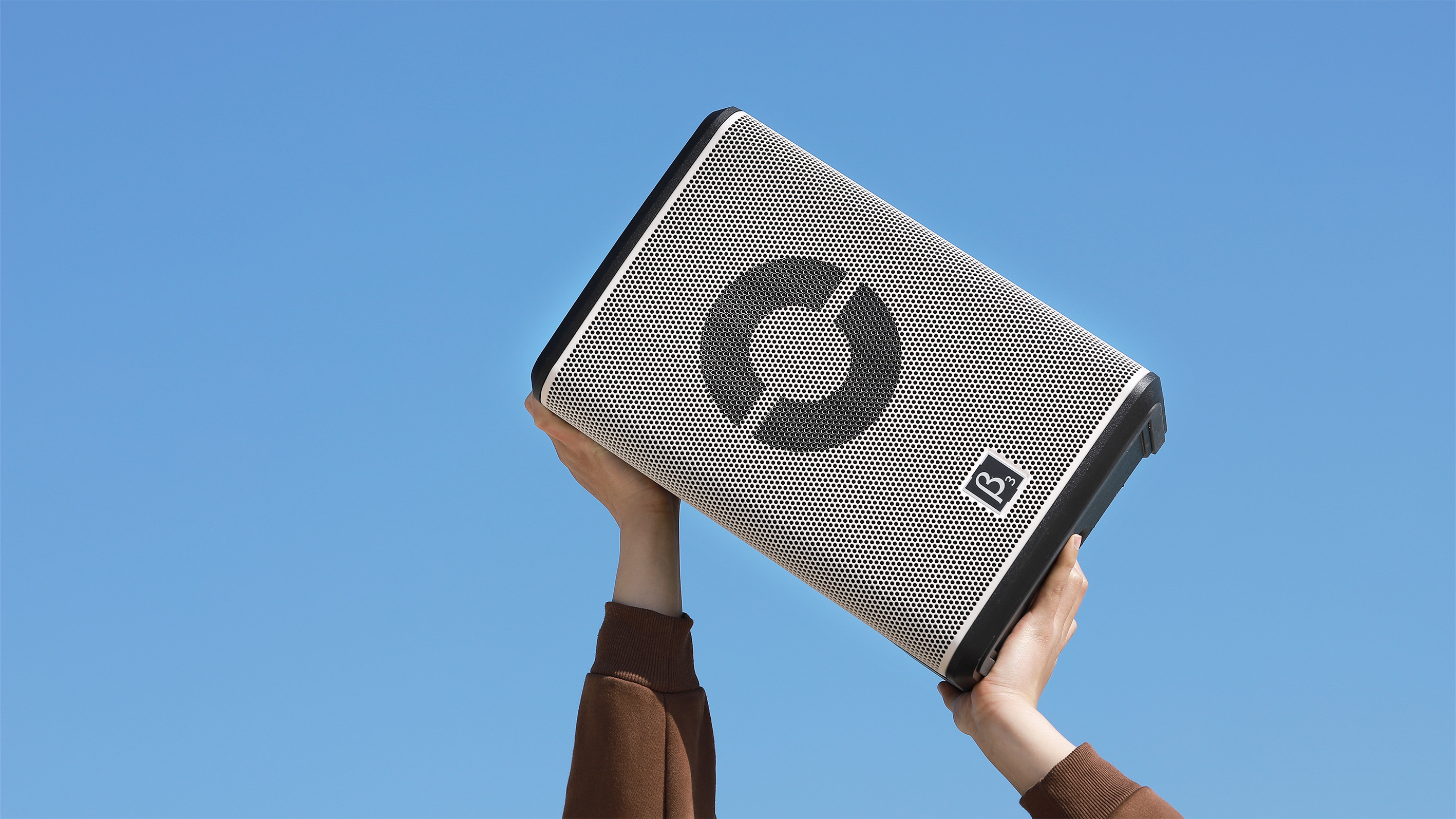 {"default":"Betathree MB3 used for outdoor camping"}
