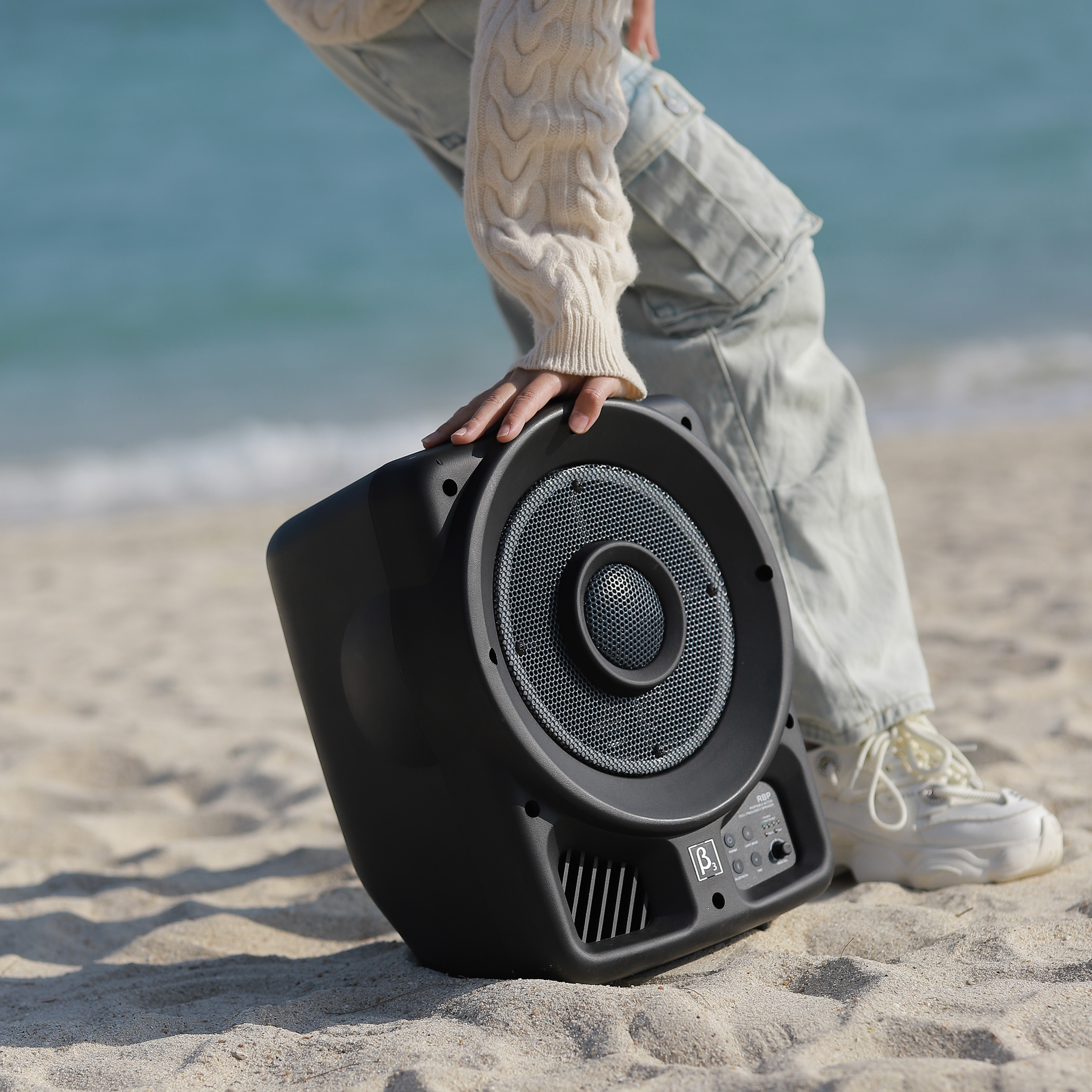 {"default":"Betathree R8P used for outdoor camping"}
