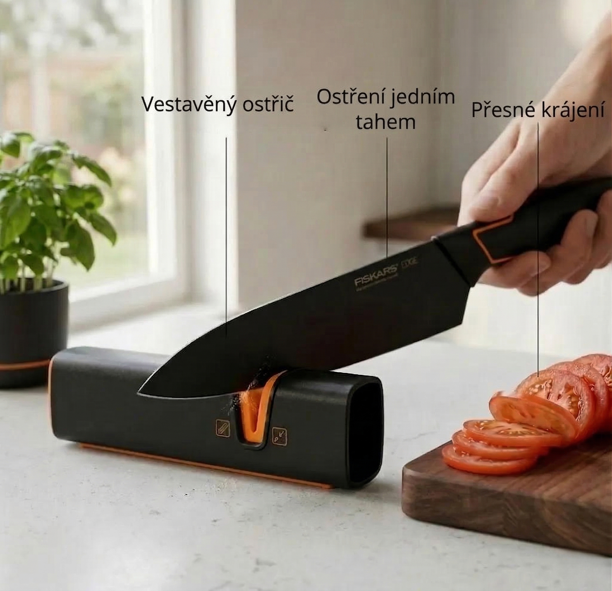 Limitovaná edice: 5dílná sada nožů FISKARS® (s držákem na nože) – řada FISKARS EDGE, ostré kuchyňské nože + ořezávátko