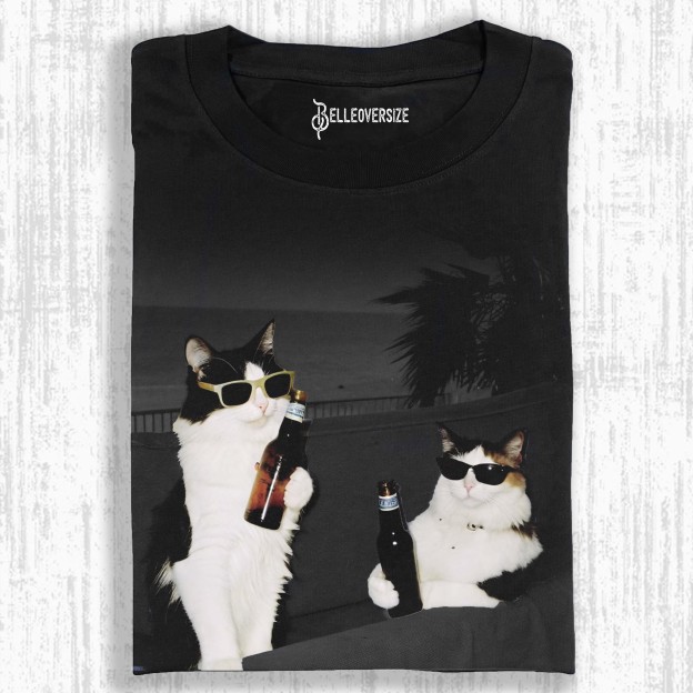 WACKY CAT TEE.. 7.5