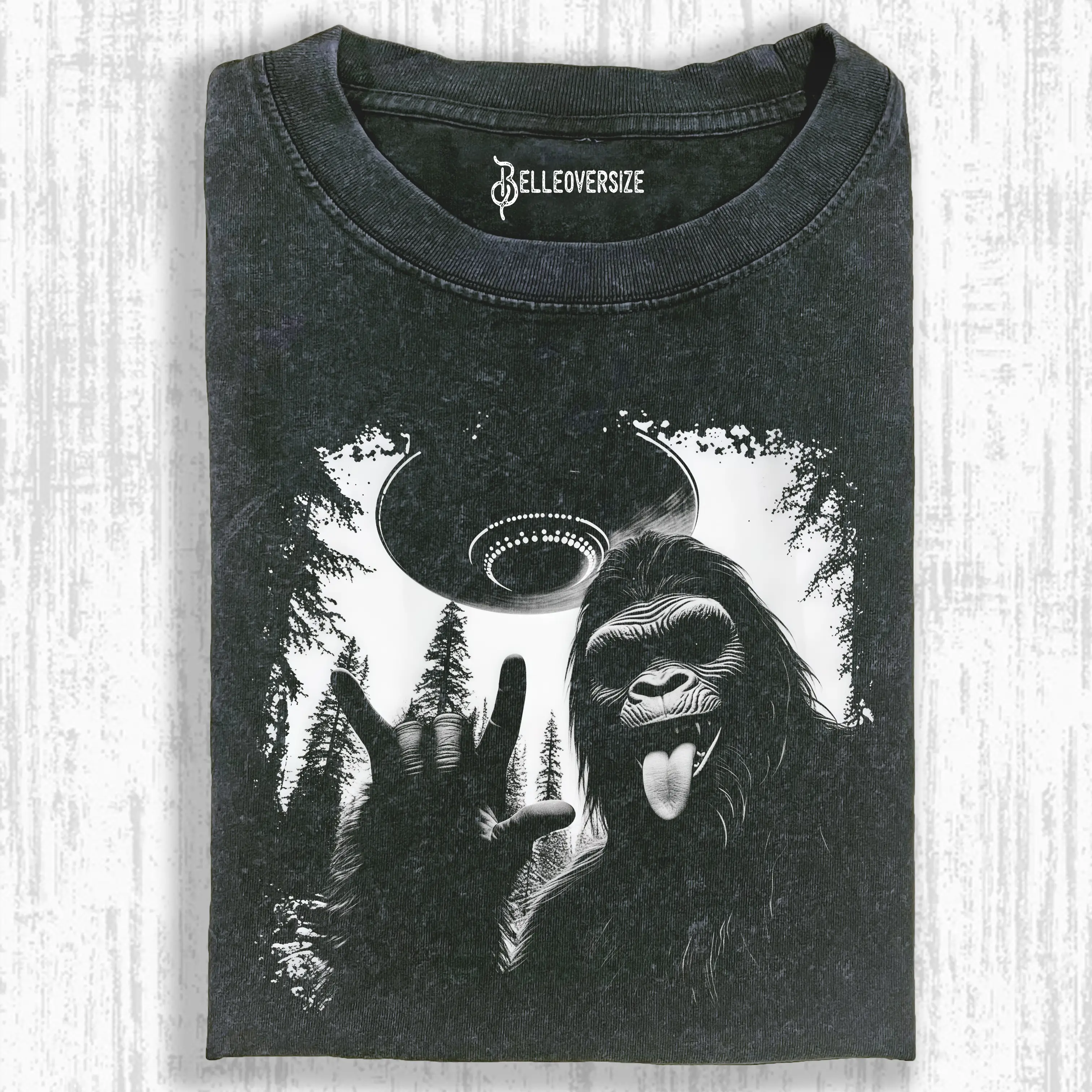 BIGFOOT AND UFO  T-SHIRT