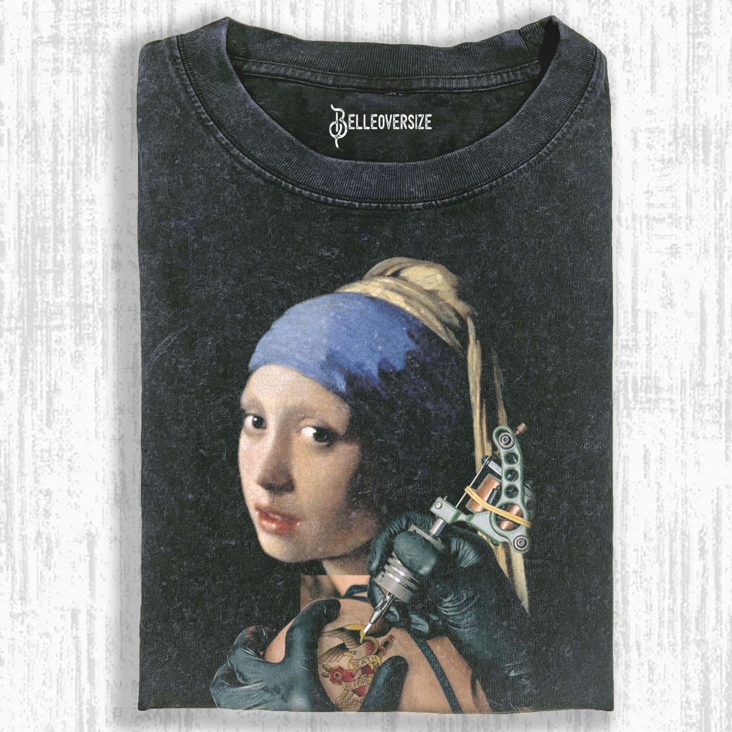 HET MEISJE MET DE PAREL T-SHIRT