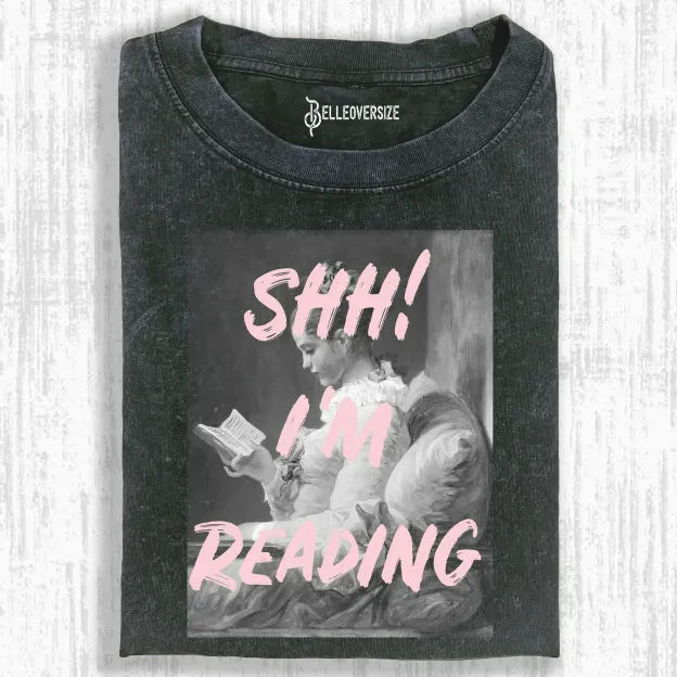 I'M READING  T-SHIRT