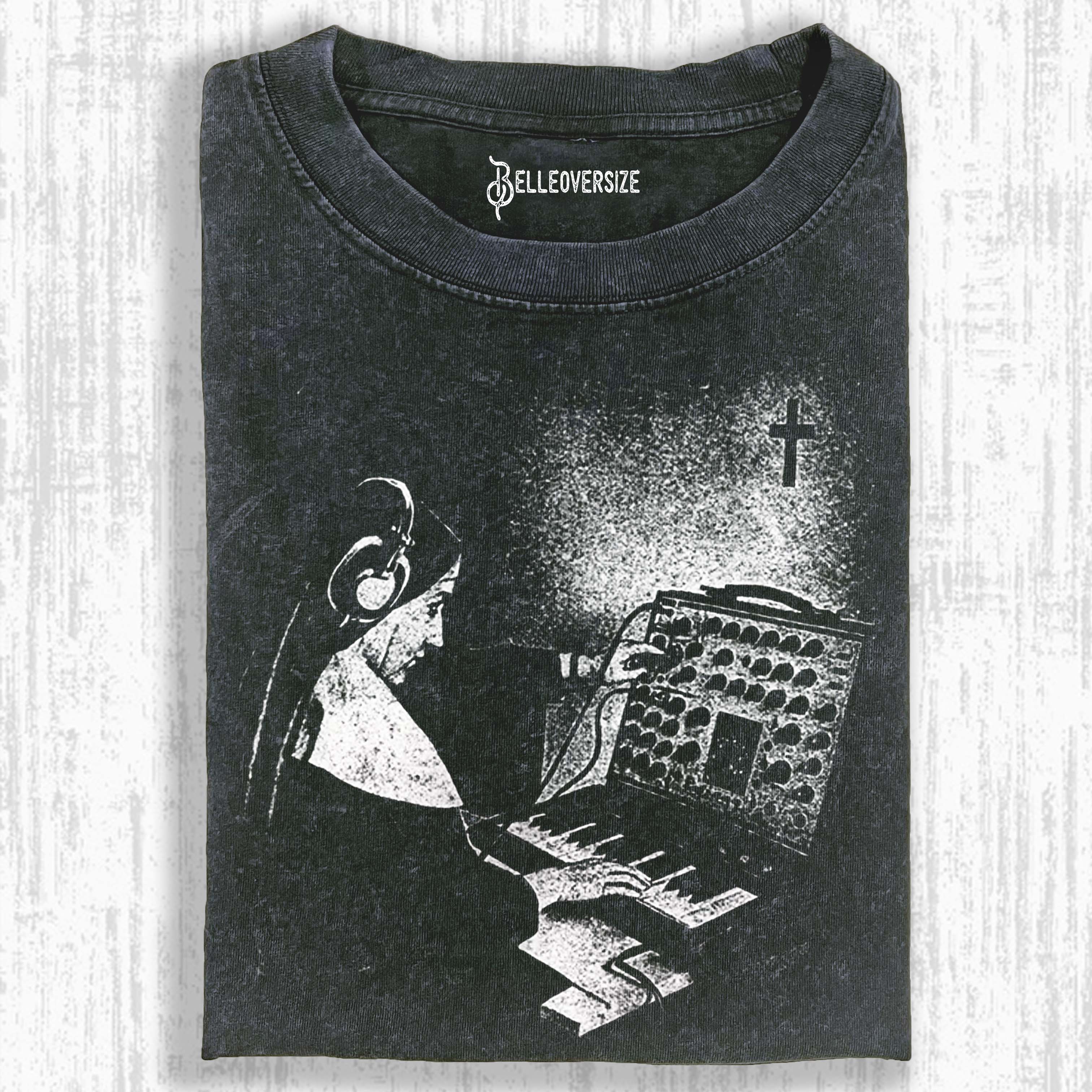 NUNS T-SHIRT