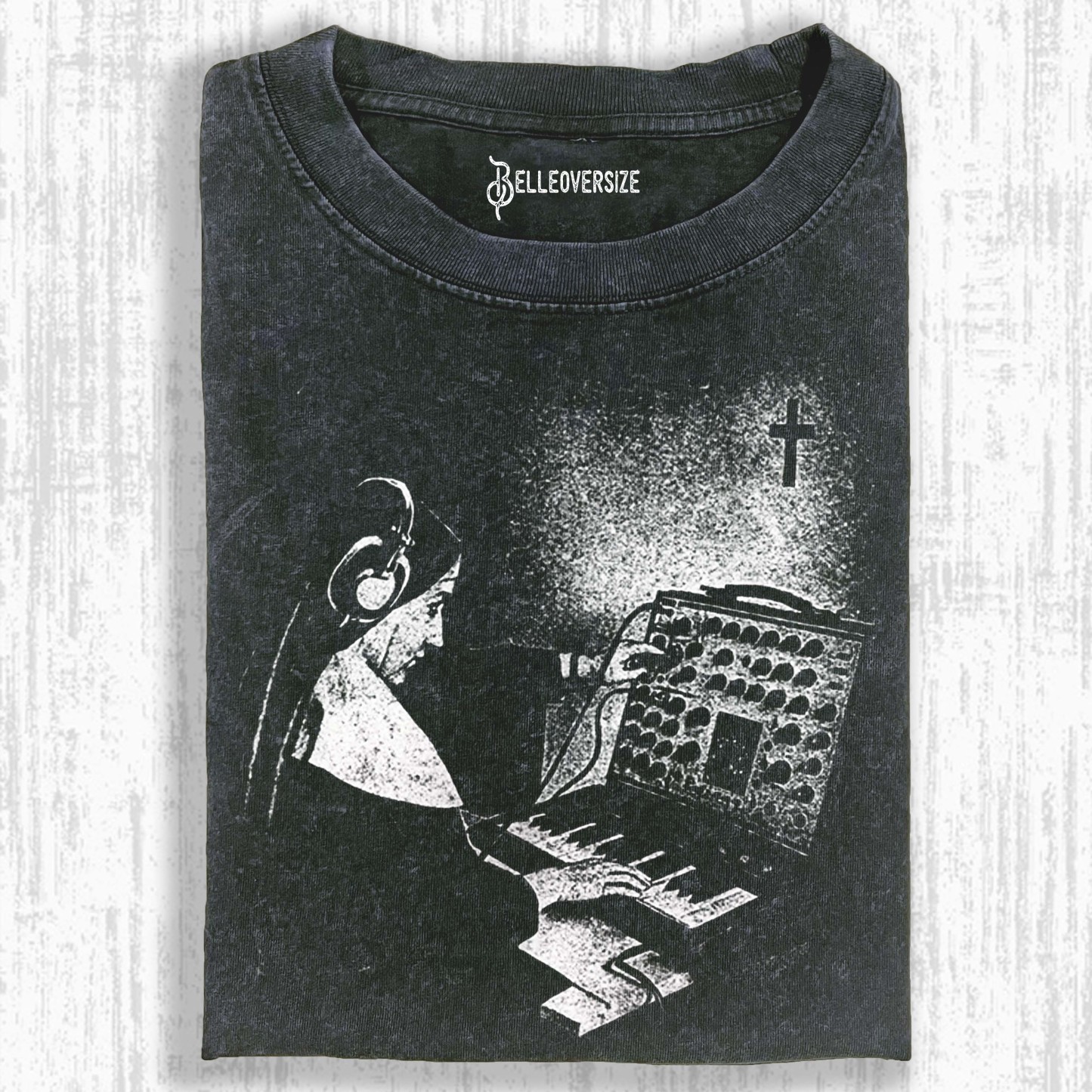 NUNS T-SHIRT