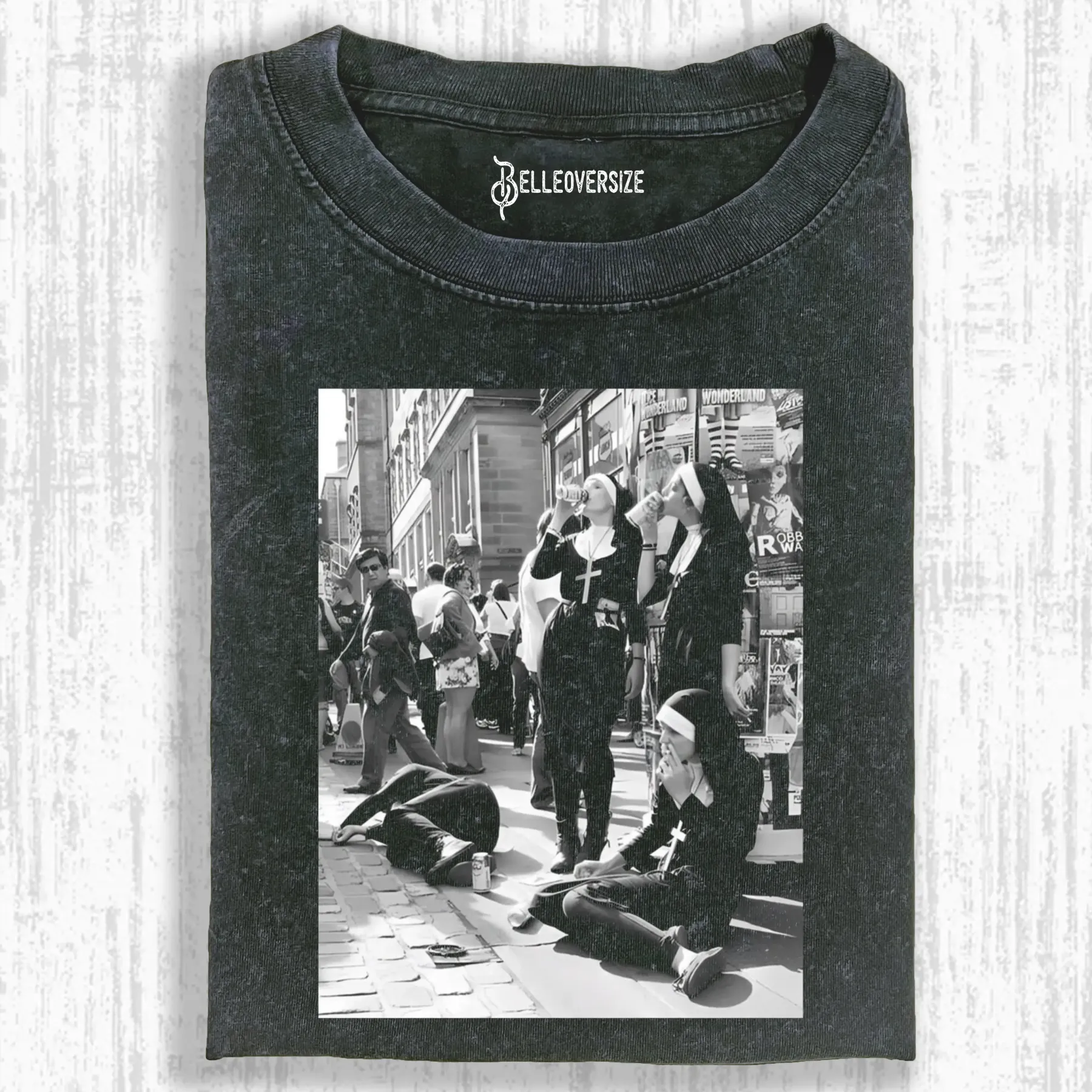 NUNS T-SHIRT