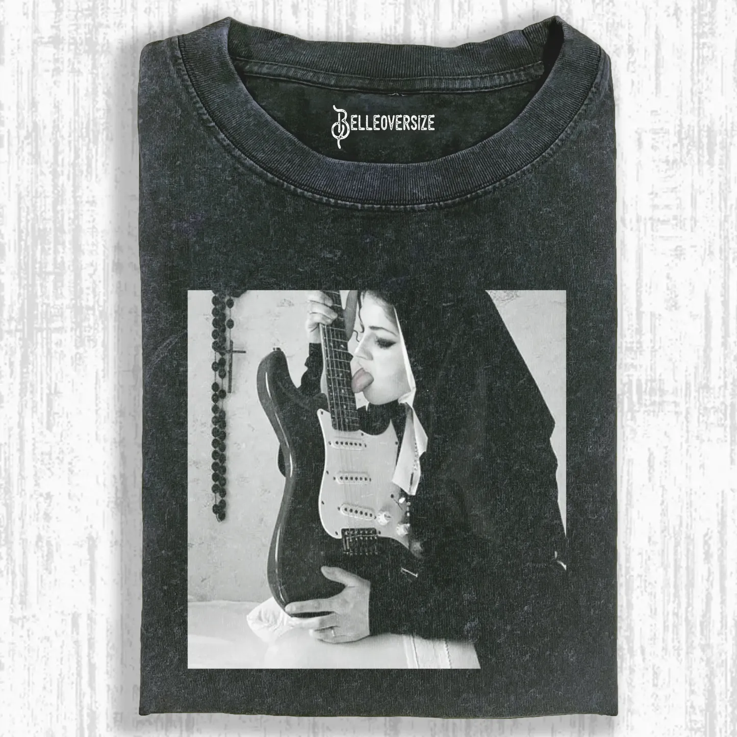 NUNS T-SHIRT