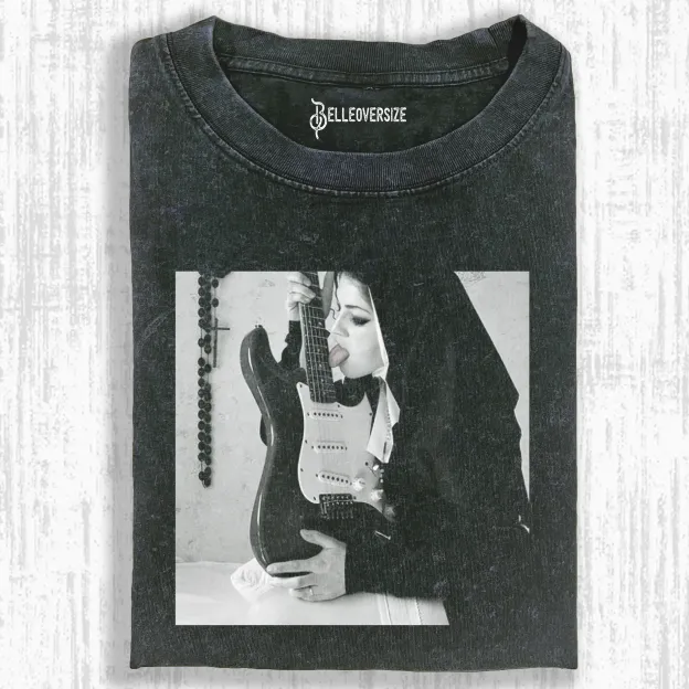 NUNS T-SHIRT