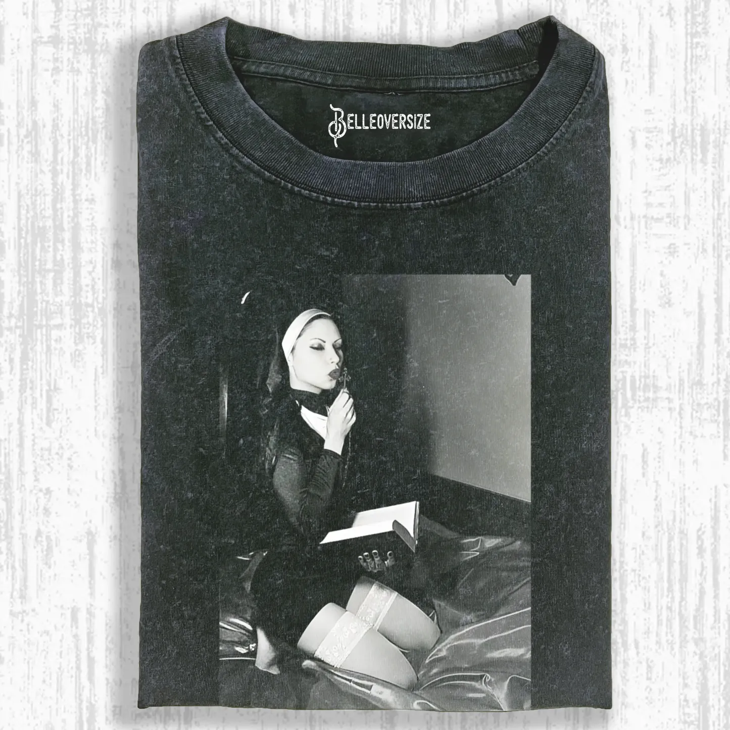 NUNS T-SHIRT