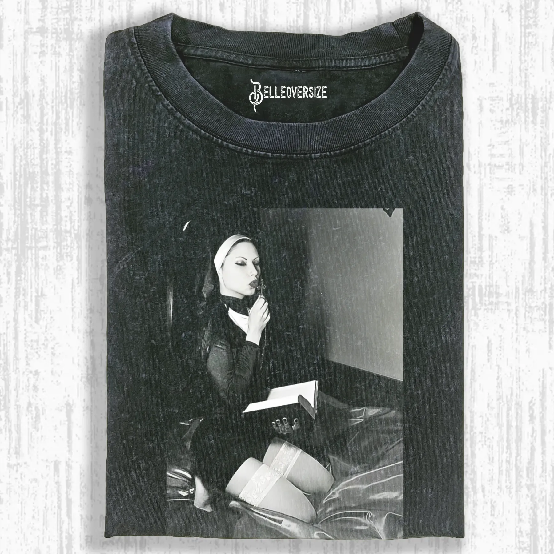 NUNS T-SHIRT