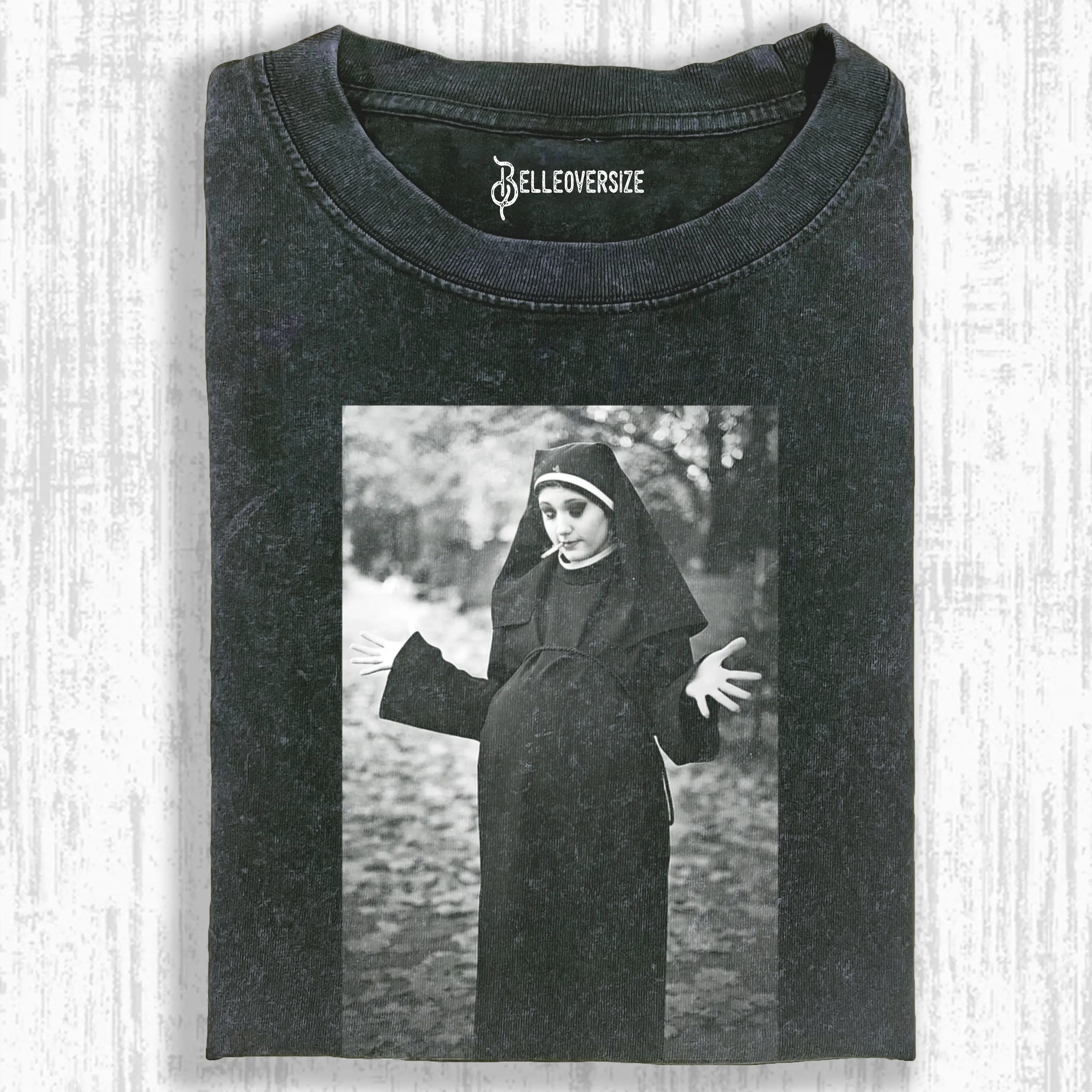 NUNS T-SHIRT