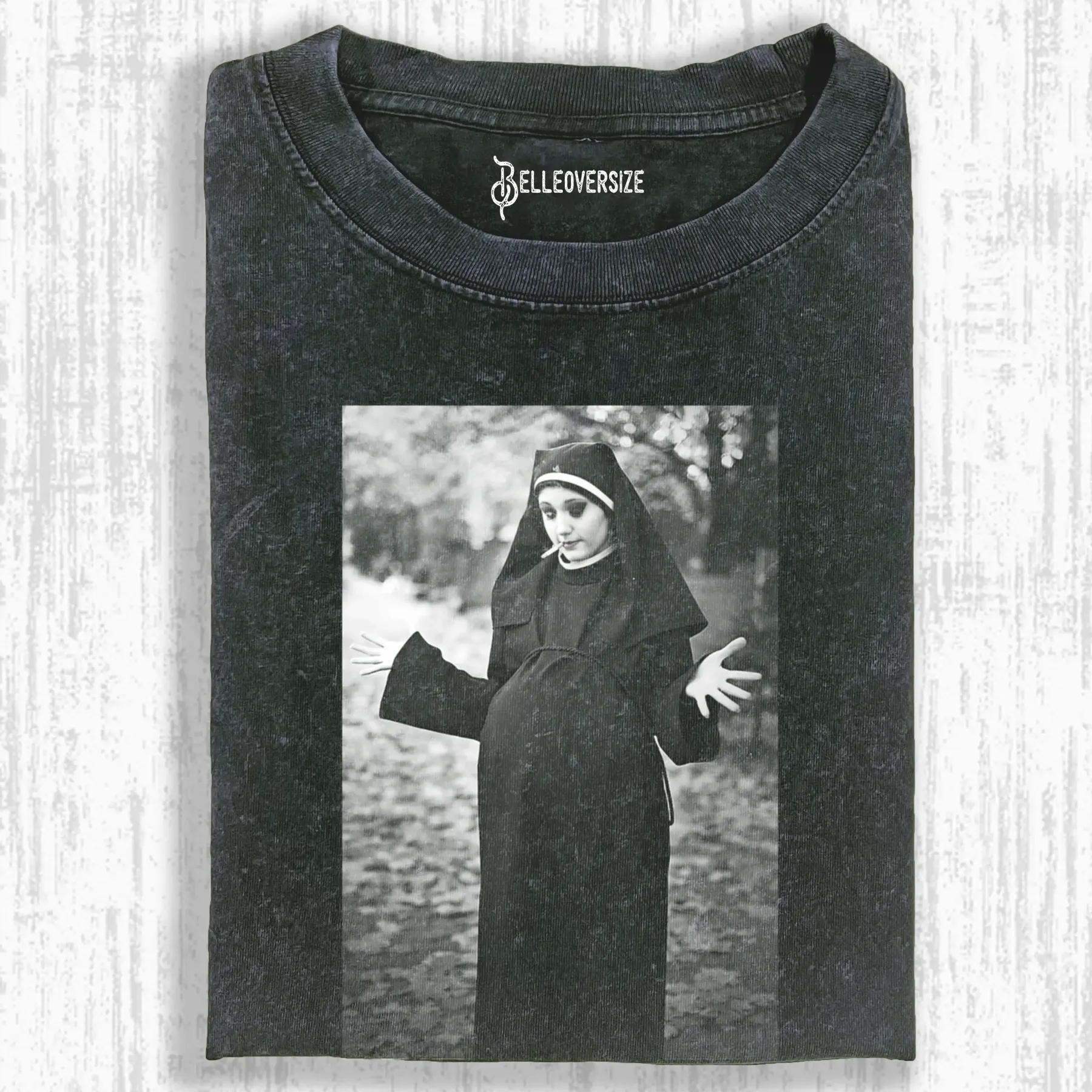 NUNS T-SHIRT