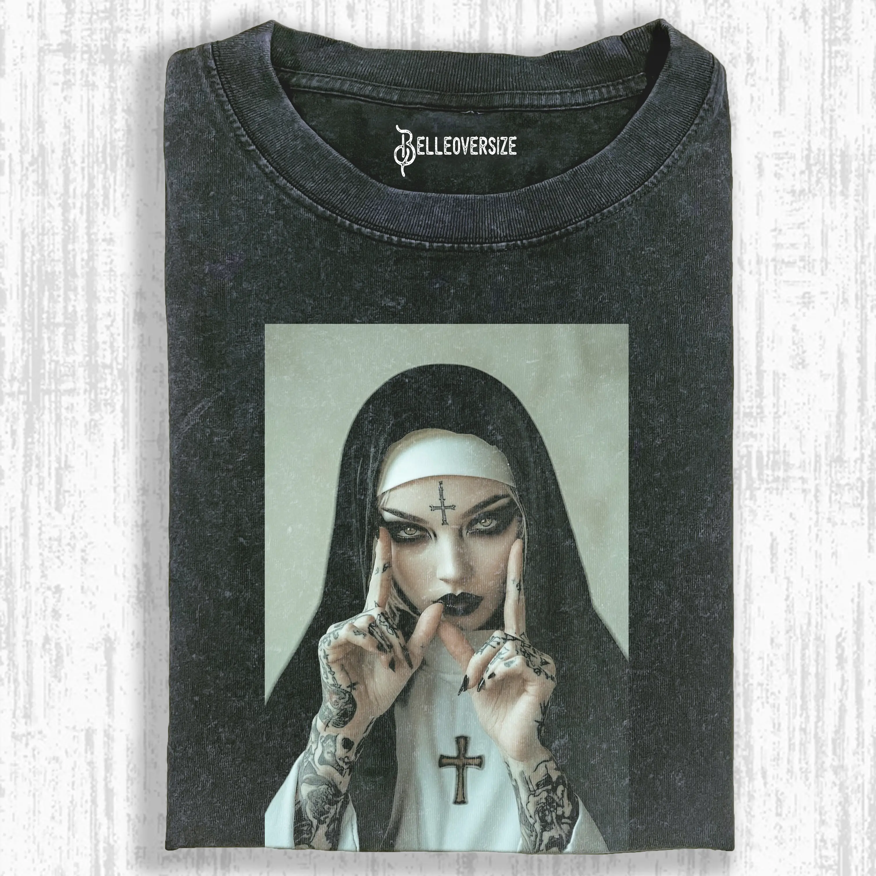 NUNS T-SHIRT