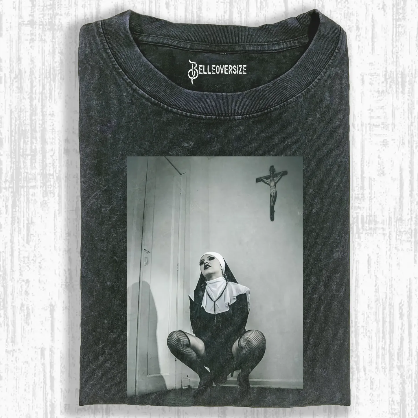 NUNS T-SHIRT