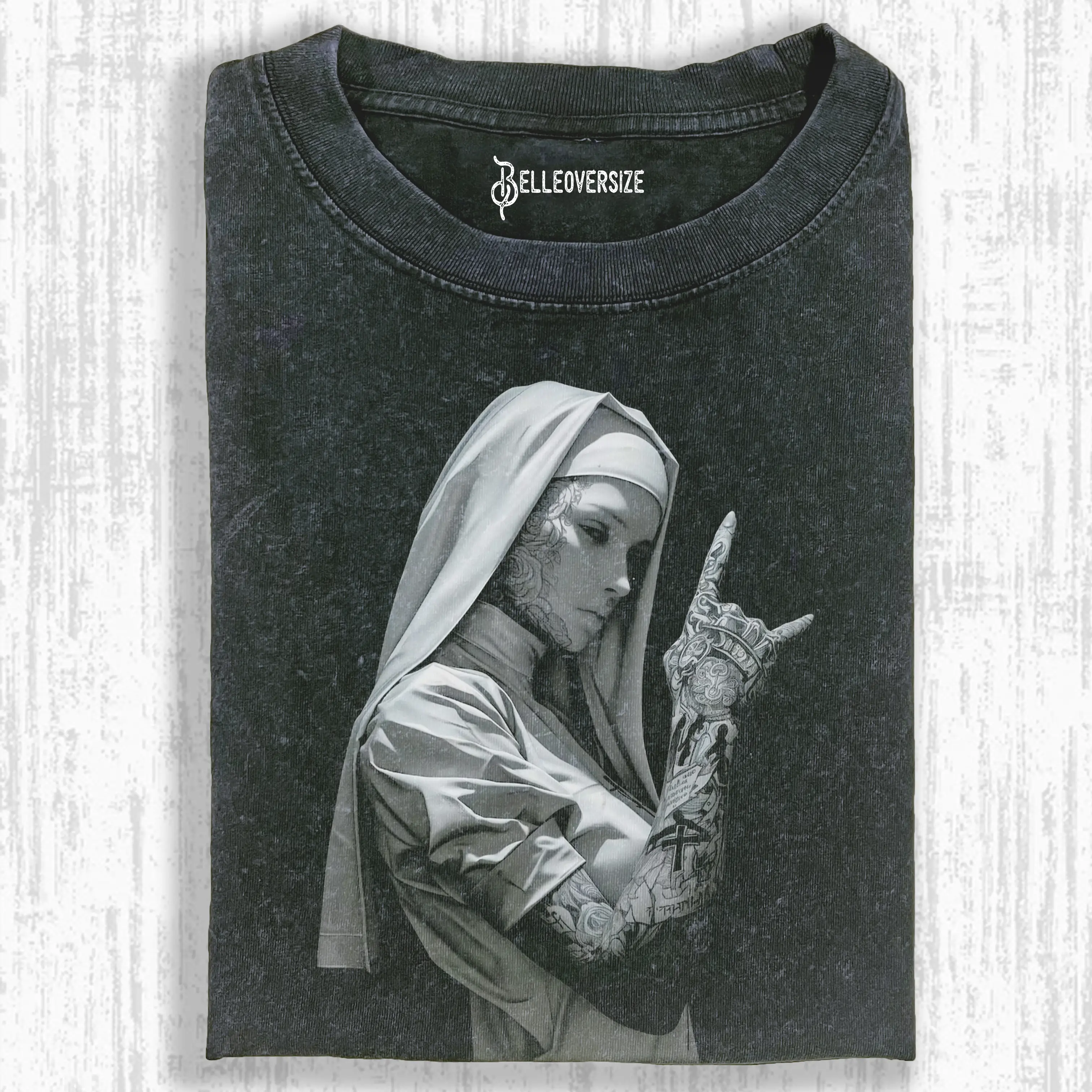 NUNS T-SHIRT