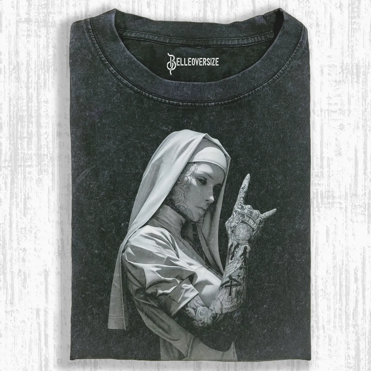 NUNS T-SHIRT