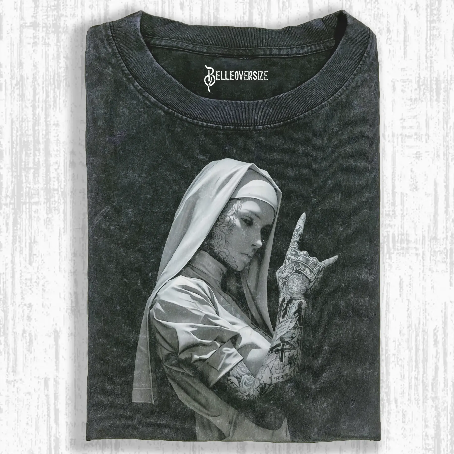 NUNS T-SHIRT