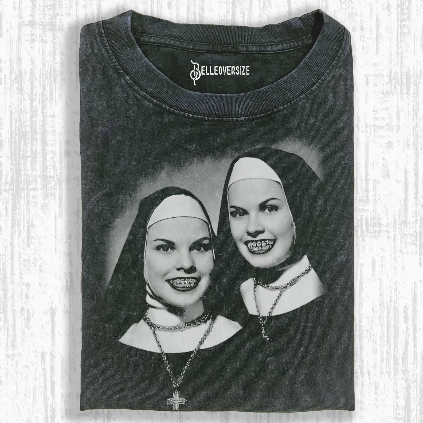 NUNS T-SHIRT