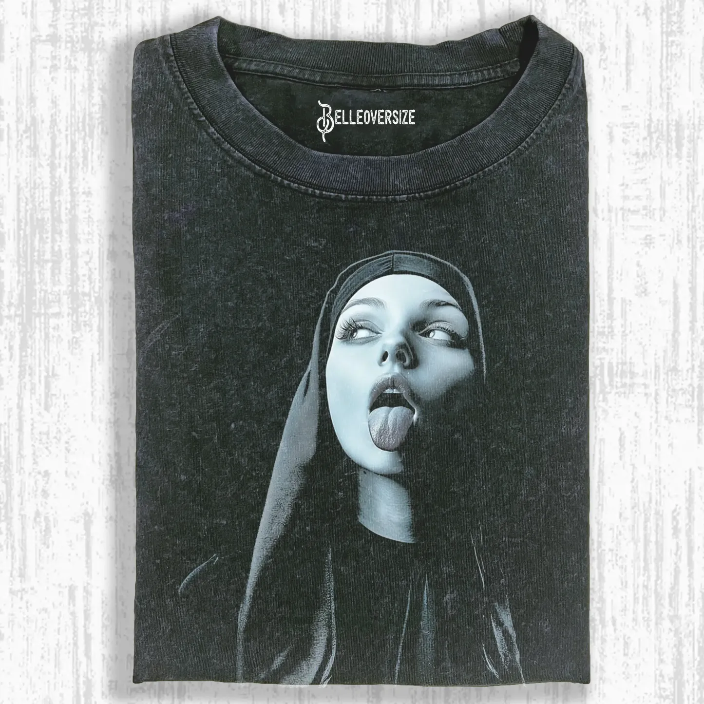 NUNS T-SHIRT