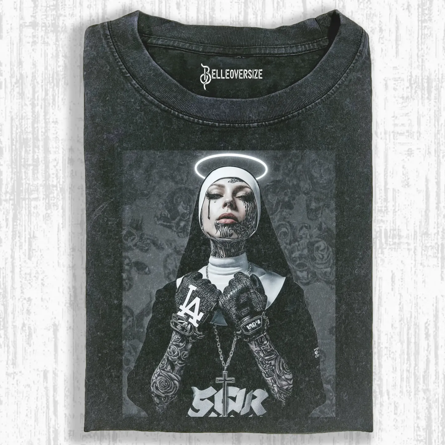 NUNS T-SHIRT