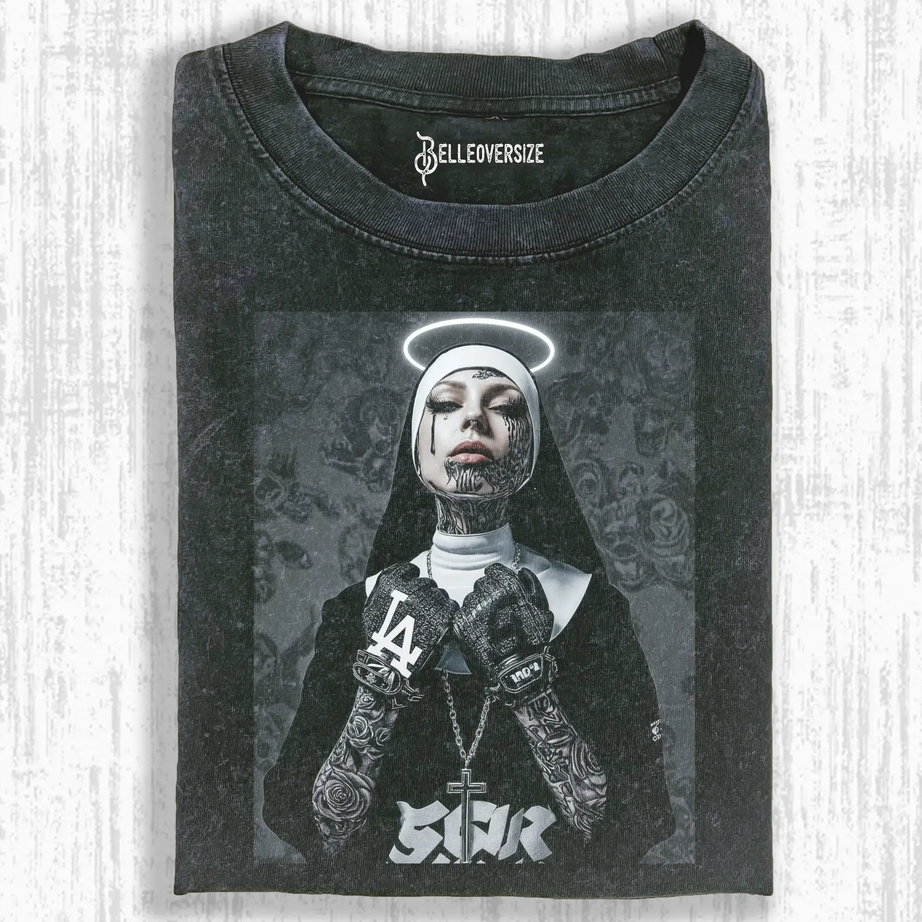NUNS T-SHIRT