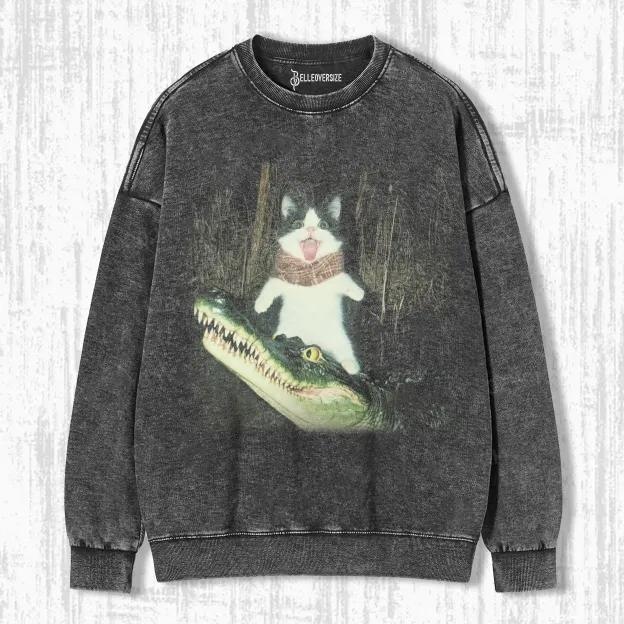 SCARING CAT SWEATSHIRTS
