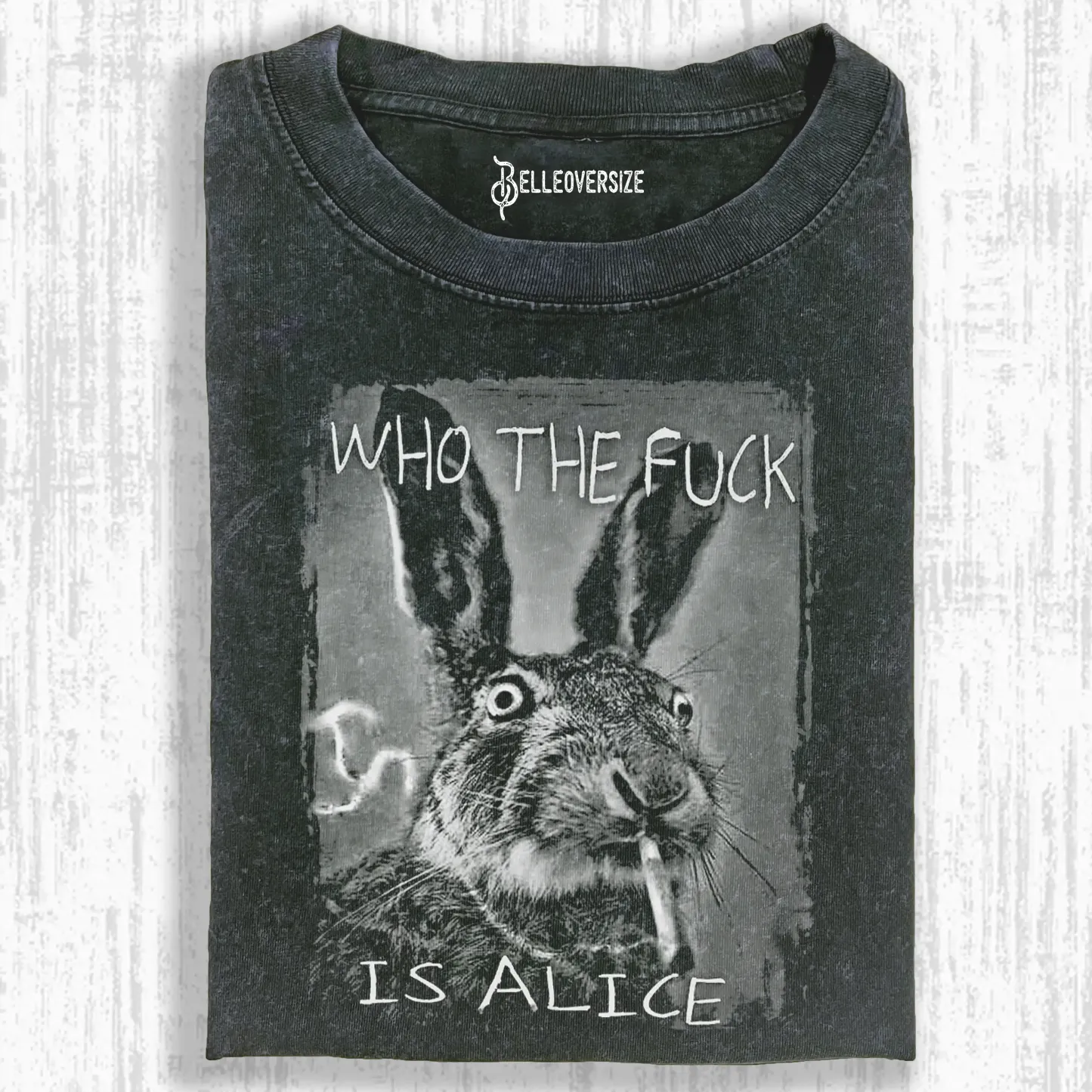 WER ZUM TEUFEL IST ALICE BEKIFFTES KANINCHEN T-SHIRT