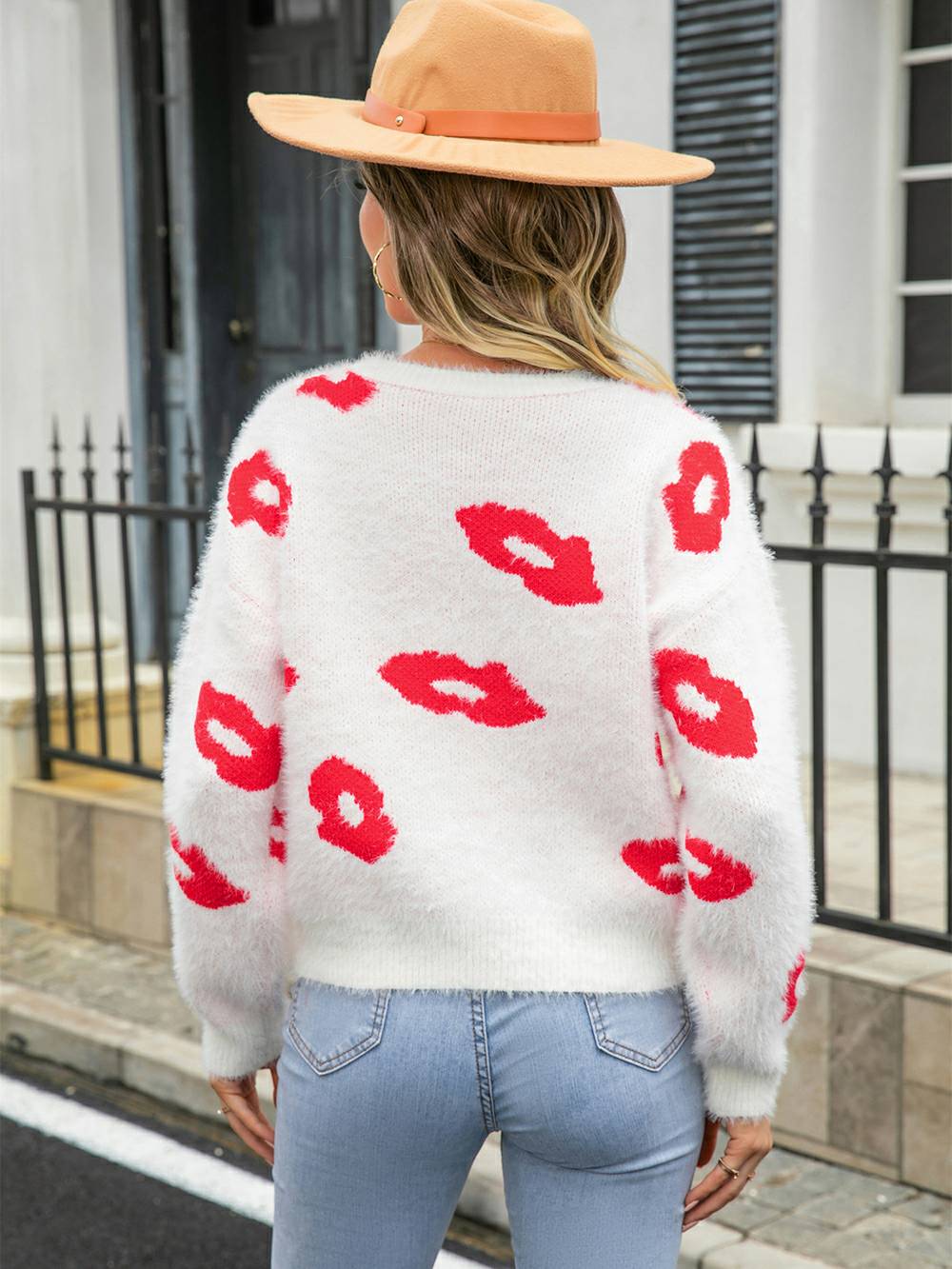 Lips of Love Round Neck Pullover Sweater-CALLISTARI