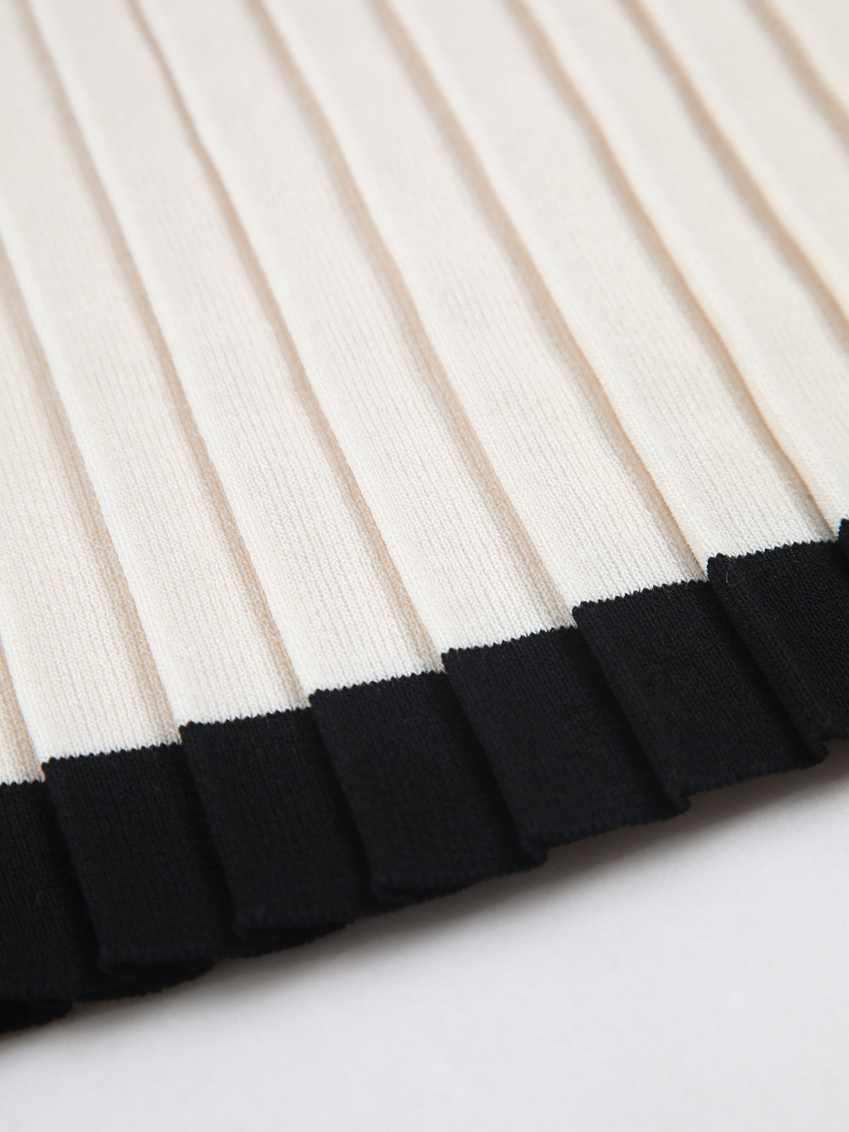 Contrast Trim Pleated Mini Sweater Skirt Set-CALLISTARI