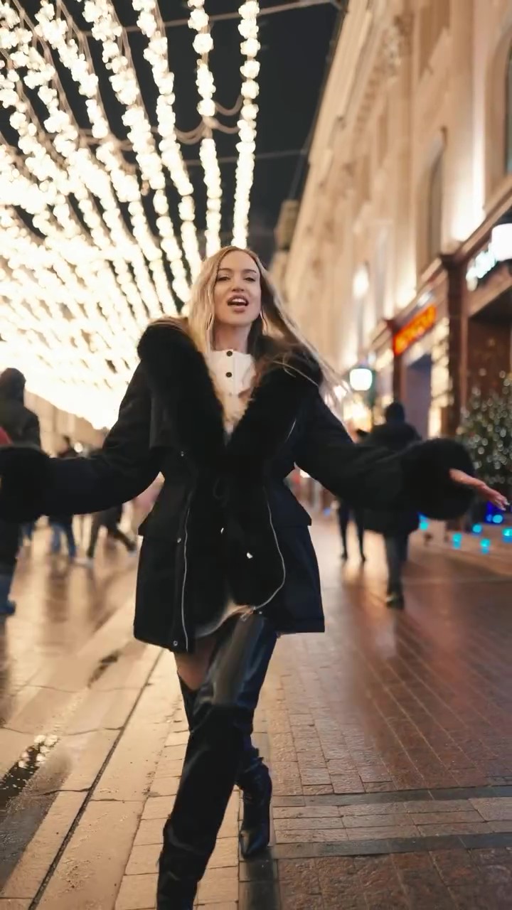 Hooded sleeve fur parka