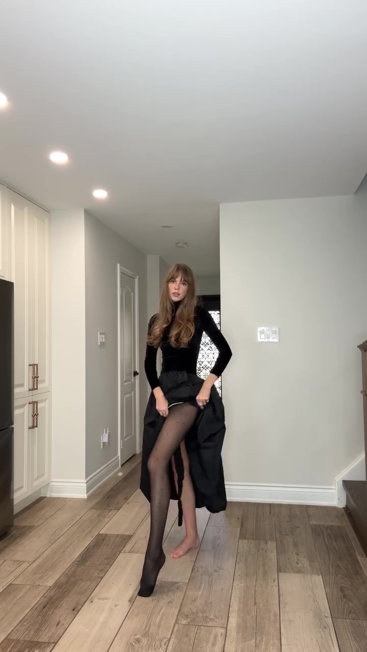 Chic Velvet Dress for New Year's Party