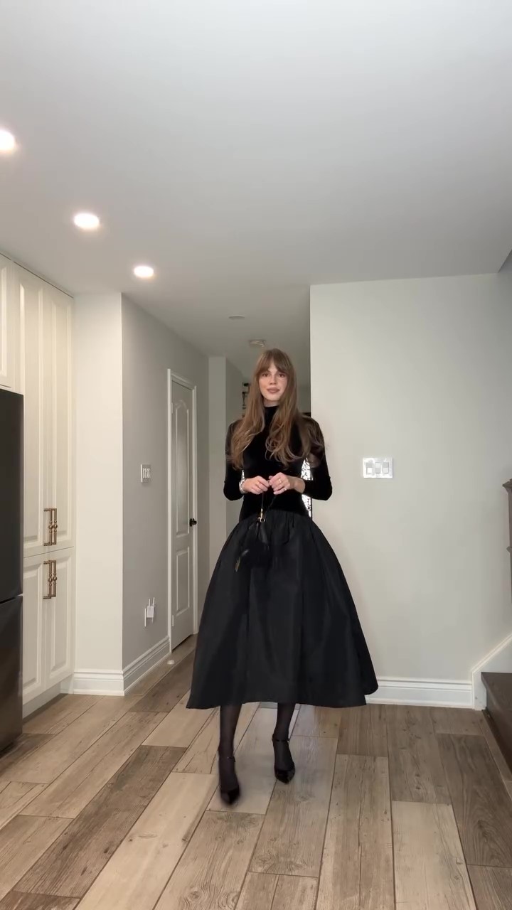 Chic Velvet Dress for New Year's Party