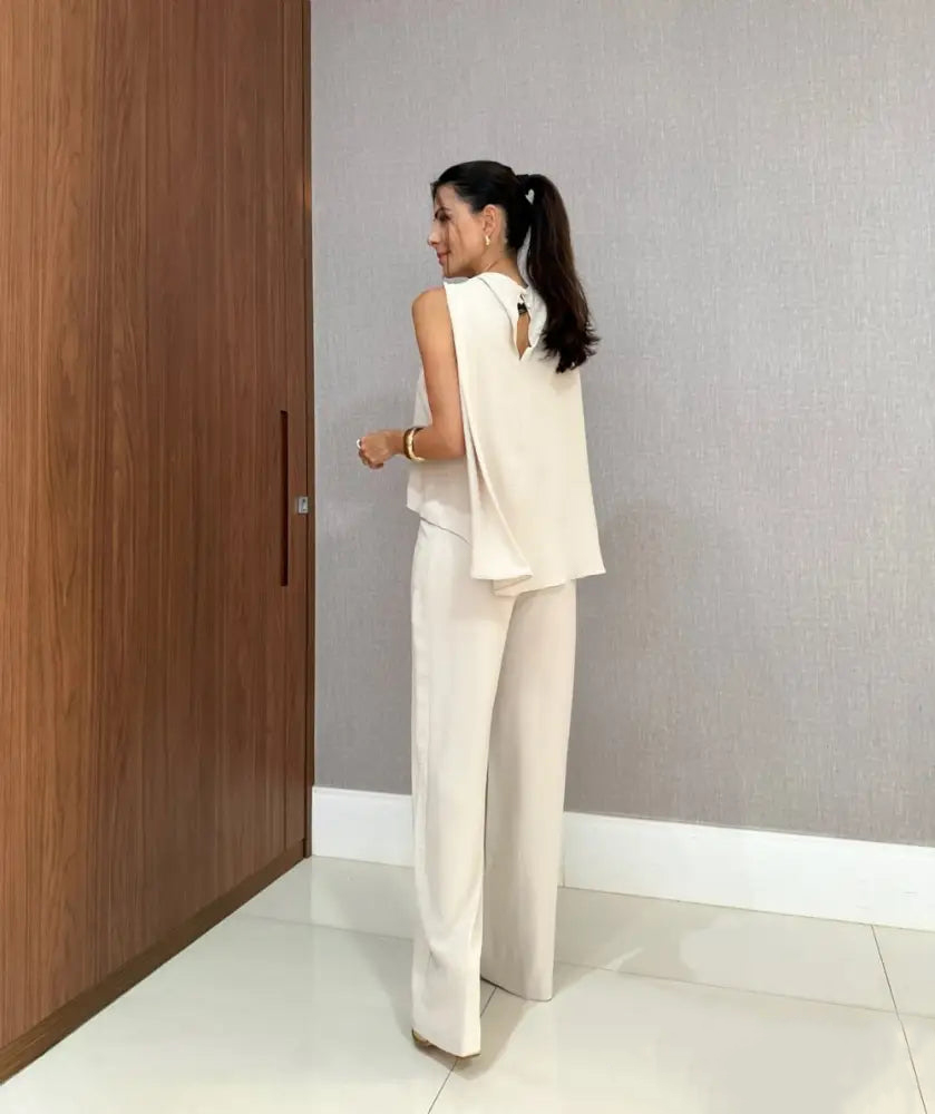 Minimalist Set – Elegance and Comfort for a Sophisticated Style