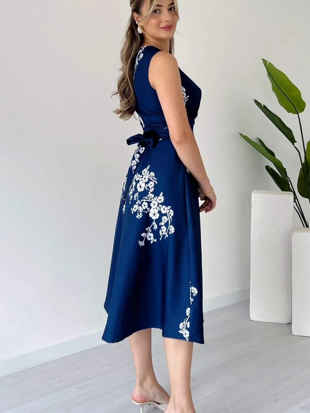 Elegant V-Neck Floral Waist Tie Sleeveless Midi Dress (Buy 2 Free Shipping)