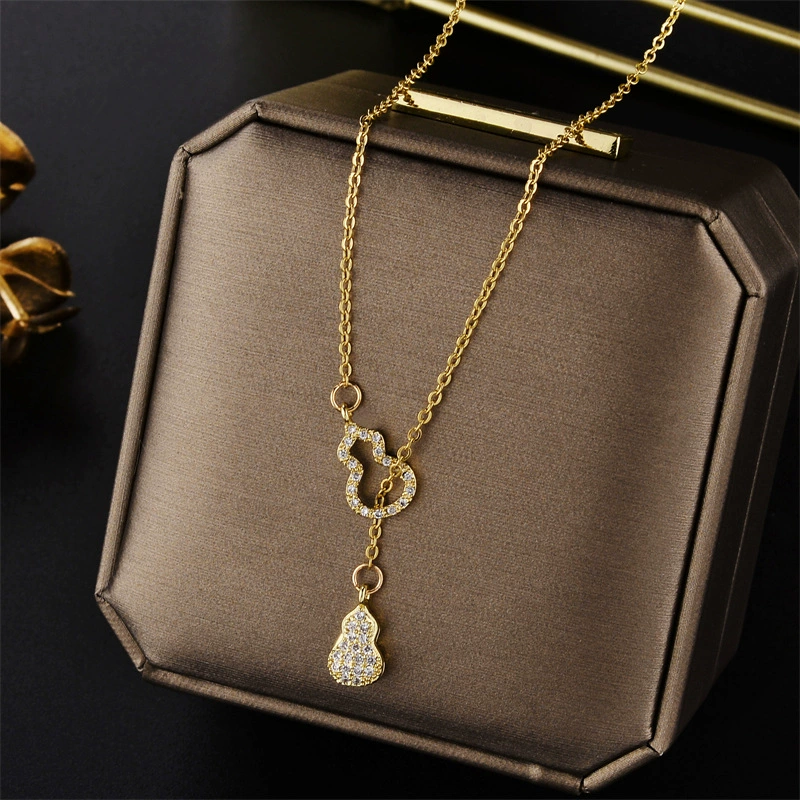 Elegant Gilded Pendant Necklace with Zircon