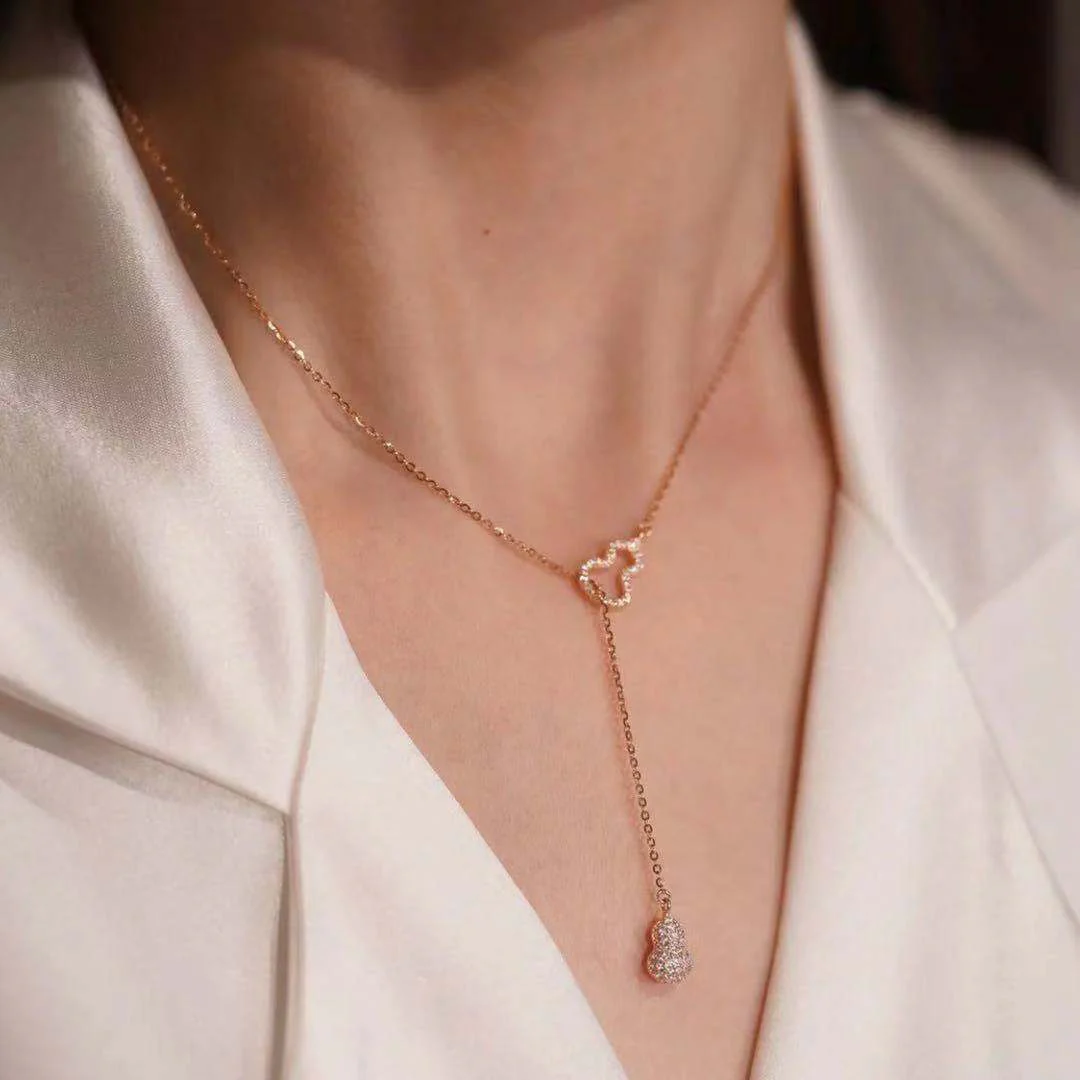 Elegant Gilded Pendant Necklace with Zircon