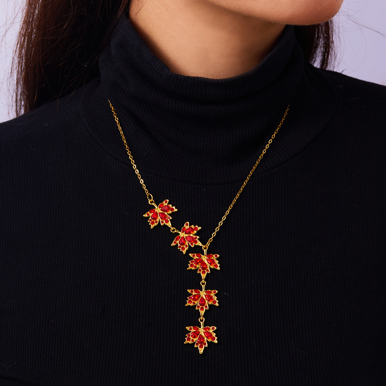 Golden Maple Leaf Necklace – Nature’s Elegance in Every Detail