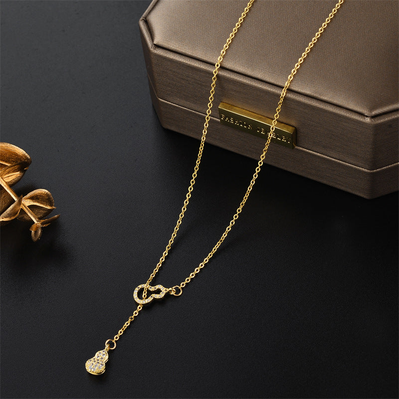 Elegant Gilded Pendant Necklace with Zircon