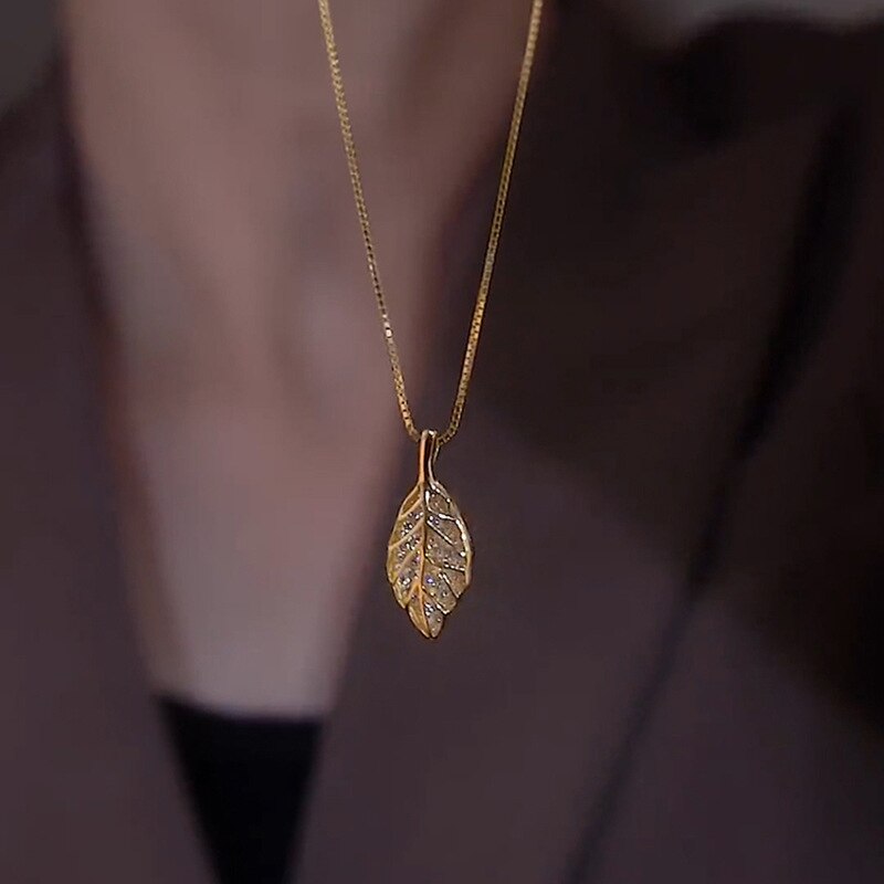 Sparkling Natural Leaf Pendant Necklace