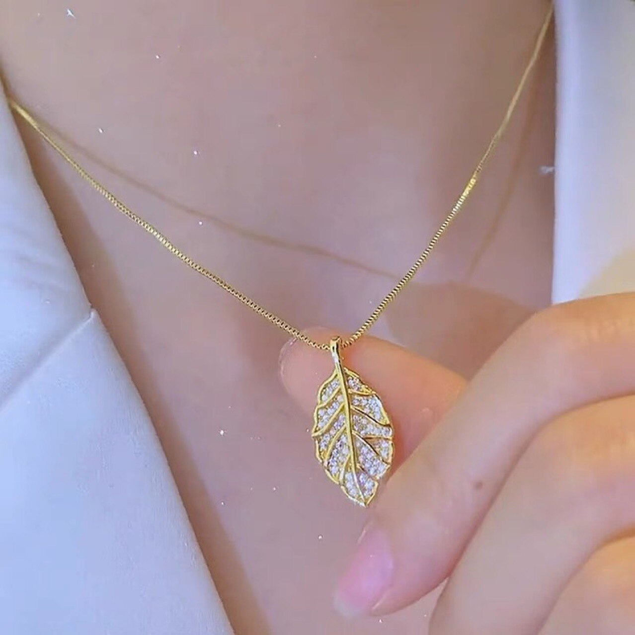 Sparkling Natural Leaf Pendant Necklace