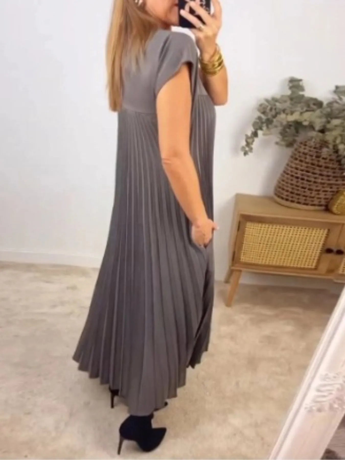 Effortless Chic Flowy Pleated Maxi Dress (Buy 2 Free Shipping)