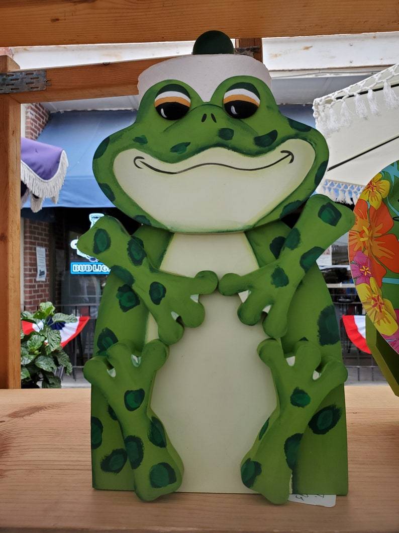 Frog Paper Towel Holder